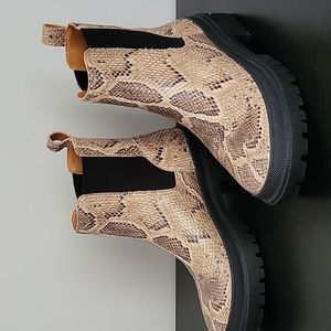 Lucky Brand lug sole bootie size 7.5 womens